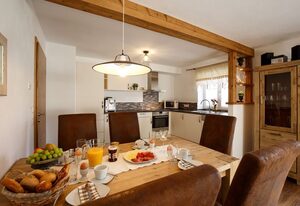 Ferienwohnung Adlerhügel inkl. Chiemgaukarte – Ferienwohnung 83 qm, Terrasse, 2 Schlafz., Wohnzi., Kochni., WLAN, max. 4 P.