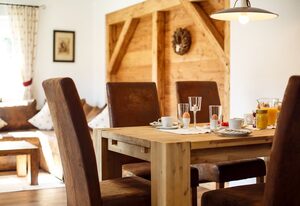Ferienwohnung Adlerhügel inkl. Chiemgaukarte – Ferienwohnung 83 qm, Terrasse, 2 Schlafz., Wohnzi., Kochni., WLAN, max. 4 P.