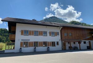 Gastager Hof inkl. Chiemgaukarte – Ferienwohnung Zellerberg 55qm, Balk.,1 Schlafz., Wohnzi., Kochnische, max. 2 P.