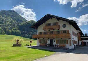 Gastager Hof inkl. Chiemgaukarte – Ferienwohnung Zellerberg 55qm, Balk.,1 Schlafz., Wohnzi., Kochnische, max. 2 P.