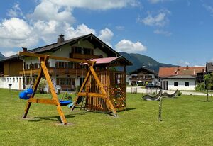 Gastager Hof inkl. Chiemgaukarte – Ferienwohnung Zellerberg 55qm, Balk.,1 Schlafz., Wohnzi., Kochnische, max. 2 P.