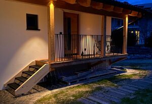 Ferienwohnung Heimatgefühl inkl. Chiemgaukarte – Ferienwohnung Heimatgefühl 36qm,  komb. Wohn-Schlafzimmer, Balkon, moderne Küche, Bad mit Felsendusche u. WC, max. 3 Pers