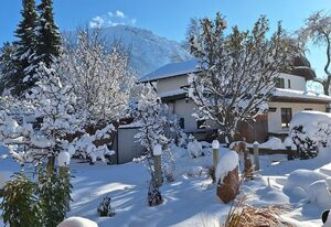 Ferienwohnung Sonnenplatzl Reiter inkl. Chiemgaukarte – Ferienwohnung Sonnenplatzl 89qm, Balkon, 2 Schlafzimmer, Wohnzimmer, Küchenzeile