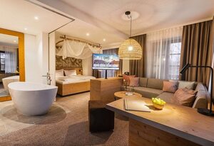 HELDs Vitalhotel inkl. Chiemgaukarte – Deluxe Einzelzimmer mit französischem Bett, Dusche und WC, Regendusche