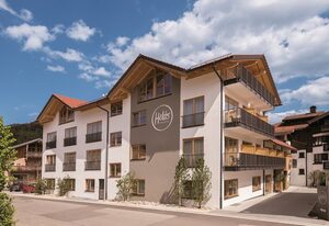 HELDs Vitalhotel inkl. Chiemgaukarte – Deluxe Einzelzimmer mit französischem Bett, Dusche und WC, Regendusche