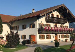 Ferienwohnungen Ortner-Hof inkl. Chiemgaukarte – Apartment Zirbelstubn 25qm, Wohnschlafzimmer, Kochnische, WLAN, max. 2 Pers.