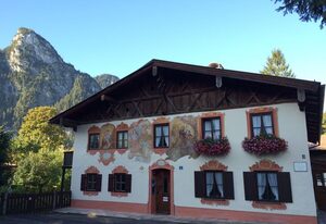 Ferienwohnungen im Lüftlmalereck, Mussldomahaus – Ferienwohnung "Sonnengelb"