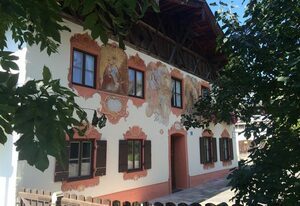 Ferienwohnungen im Lüftlmalereck, Mussldomahaus – Ferienwohnung "Sonnengelb"
