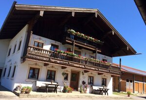 Schifterhof Ruhpolding – Ferienwohnung Bauernhof Südbalkon 36qm, Kochni., 1 Schlaf- und 1 Wohnzimmer