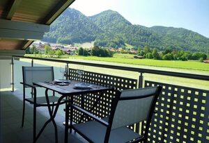 Ferienwohnung Wiesenglück inkl. Chiemgaukarte – Ferienwohnung Wiesenglück (43qm) Balkon, 1 Schlafz., 1WohnKüche, max. 4 Pers.