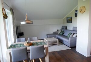 Ferienwohnung Wiesenglück inkl. Chiemgaukarte – Ferienwohnung Wiesenglück (43qm) Balkon, 1 Schlafz., 1WohnKüche, max. 4 Pers.