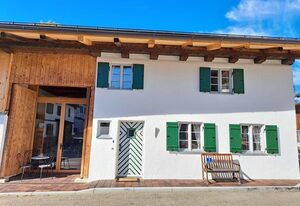Ferienwohnungen im Lüftlmalereck, Hennalahaus – Ferienwohnung "Rosarot"