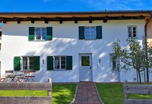 Ferienwohnungen im Lüftlmalereck, Hennalahaus – Ferienwohnung "Rosarot"