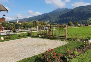 Haus Matzl inkl. Chiemgaukarte – Doppelzimmer Nr. 2 mit Dusche und WC, Balkon, TV, WLAN