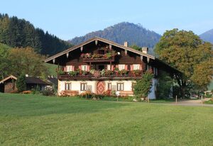 Haus Matzl inkl. Chiemgaukarte – Doppelzimmer Nr. 2 mit Dusche und WC, Balkon, TV, WLAN
