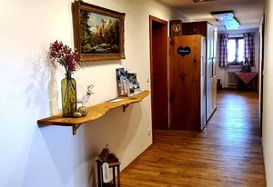 Haus Matzl inkl. Chiemgaukarte – Doppelzimmer Nr. 2 mit Dusche und WC, Balkon, TV, WLAN