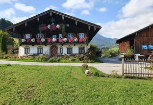 Haus Matzl inkl. Chiemgaukarte – Doppelzimmer Nr. 2 mit Dusche und WC, Balkon, TV, WLAN