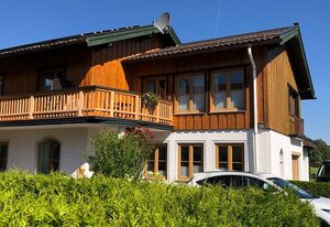 Ferienwohnung Eisenberger inkl. Chiemgaukarte – Ferienwohnung Eisenberger 45qm, Balk., Küche, 1 Schlaf- u. 1 Wohnz., max. 2 P.
