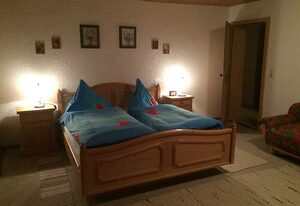 Ferienwohnung Hallweger inkl. Chiemgaukarte – Ferienwohnung 85qm, Balkon, Küche, 2 Schlafzimmer, Wohnzimmer, max 6 P.