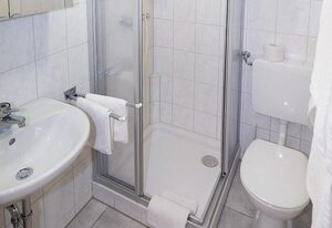 Ferienwohnung Plenk inkl. Chiemgaukarte – Appartement Westernberg 35 qm, 1 Wohnschlafzimmer, Küche, Balk., max. 2 P.