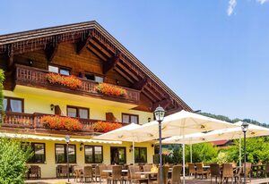 DEVA Hotel-Restaurant Fischerwirt inkl. Chiemgaukarte – Doppelzimmer Comfort, Balkon, Dusche/WC, TV, max. 4 Personen