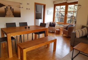 Ferienwohnung Berg & Wiese inkl. Chiemgaukarte – Ferienwohnung 75qm, Terrasse, 2 Schlafz., Wohnzimmer, Küche, 2 Badez., max. 4 P.