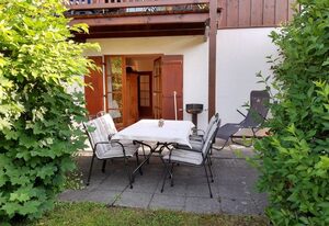 Ferienwohnung Berg & Wiese inkl. Chiemgaukarte – Ferienwohnung 75qm, Terrasse, 2 Schlafz., Wohnzimmer, Küche, 2 Badez., max. 4 P.