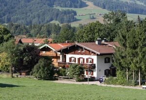 Ferienwohnungen Praxenthaler inkl. Chiemgaukarte – Ferienwohnung 2 Rauschbergblick 36qm, Süd Balkon, Kochnische, WLAN, 2 P.