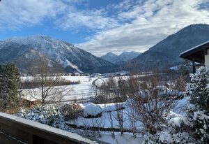 alpinzeit.bayern Tanja und Thomas Preinfalk inkl. Chiemgaukarte – 1-Raum Ferienwohnung 33qm im Dachgeschoss mit Südbalkon/Bergblick