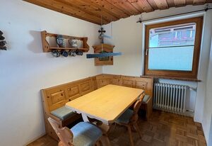 Chalet Lilly inkl. Chiemgaukarte – Chalet Lilly, Terrasse mit Garten, 3 Schlafzi., 1 Wohnzi., Kamin, Bad/WC, max. 6 Pers.