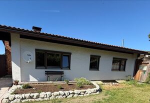 Chalet Lilly inkl. Chiemgaukarte – Chalet Lilly, Terrasse mit Garten, 3 Schlafzi., 1 Wohnzi., Kamin, Bad/WC, max. 6 Pers.