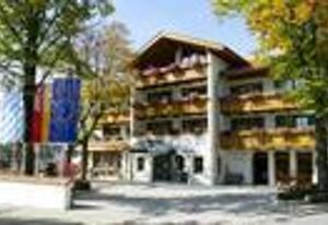 Hotel Maximilian – Doppelzimmer Deluxe (mit Zustellbett)