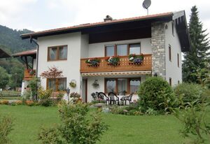 Ferienwohnung Deininger inkl. Chiemgaukarte – Ferienwohnung 2 39qm, Kochni., Wohnzimmer, 1 Wohnschlafz., ohne Balkon, 2 P