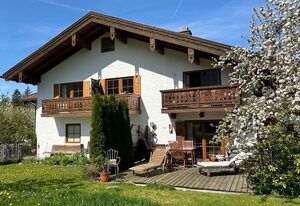Ferienwohnung Gerg inkl. Chiemgaukarte – Ferienwohnung (55qm) Balkon, 1 Schlafzimmer, 1 Wohnküche, Dusche/WC, max. 3 Pers.