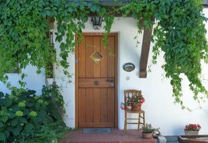 Ferienwohnungen Central inkl. Chiemgaukarte – Ferienwohnung Rösslstube 40qm, Terr., Küche, 1 Schlafz., Wohnz., WLAN, max 3 P.