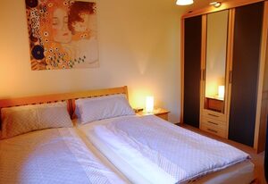 Ferienwohnungen Central inkl. Chiemgaukarte – Ferienwohnung Rösslstube 40qm, Terr., Küche, 1 Schlafz., Wohnz., WLAN, max 3 P.