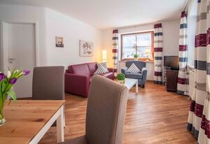 Ferienwohnung Am Sonneneck 1 inkl. Chiemgaukarte – Ferienwohnung Am Sonneneck 1, 43qm, Terr., Küche, 1 Schlafz., Wohnzi., max 2 P.