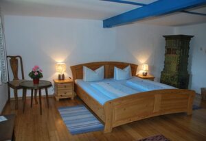 Gestütshof Brendlberg  inkl. Chiemgaukarte – Ferienwohnung 70qm mit Balkon, 1 Schlafzimmer, 1 Wohn-Schlafzimmer, Dusche/WC , max. 5 Personen