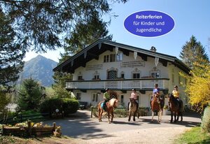 Gestütshof Brendlberg  inkl. Chiemgaukarte – Ferienwohnung 70qm mit Balkon, 1 Schlafzimmer, 1 Wohn-Schlafzimmer, Dusche/WC , max. 5 Personen