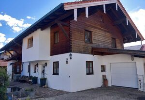 Ferienwohnung Lugert inkl. Chiemgaukarte – Ferienwohnung 95qm mit Garten-Terrasse und Balkon, 2 getrennte Schlafzimmer, max. 4 Personen