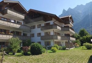 Evelyn - Haus Karwendel, Ferienwohnung – Fewo - 2  Schlafräume/ Dusche u. Bad,WC - Parterre