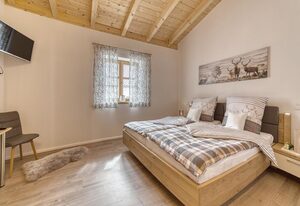 Ferienchalets Zum Lebzelter – Fewo Birkenstubn mit Whirlpool & Sauna auf der überdachten Terrasse