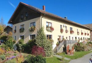 Huisnhof – FeWo Osserberg (110 qm) für 6 Personen mit Kachelofen und 2 Balkonen (OG)