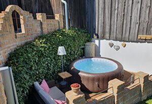 Hüttenglück – Ferienhaus (140 qm) in Berghüttenflair mit Whirlpool