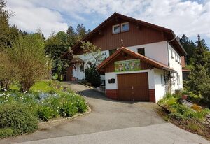 Ferienwohnung Dersch – Moderne Ferienwohnung (70qm) für 4 Personen mit großen Garten