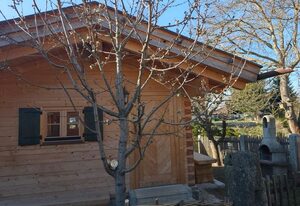 Blockhütte bei den Hühnchen – Blockhütte mit Terrasse