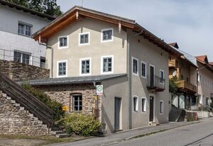 Schlosserhaus Lam – Historisches Schlosserhaus im Zentrum von Lam