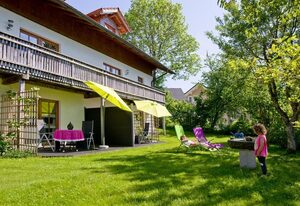 Ferienwohnungen "Haus Rachel" – Ferienwohnung 3 mit Balkon und 2 Schlafzimmern