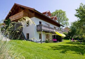 Ferienwohnungen "Haus Rachel" – Ferienwohnung 3 mit Balkon und 2 Schlafzimmern