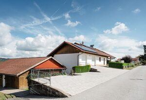Ferienhaus zur Weinlaube – Ferienwohnung Sonnenblume (85qm) im EG mit überdachter Terrasse und herrlichem Ausblick!